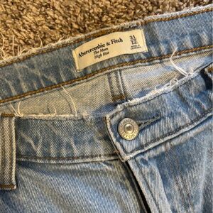 Abercrombie Mom Jeans Size 31 Long